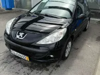 Gebraucht Peugeot 206 73 PS (53 kW) 2012 Schwarz Limousine