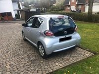 Gebraucht Toyota Aygo 68 PS (50 kW) 2014 Silber Kleinwagen