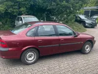 Gebraucht Opel Vectra 101 PS (74 kW) 1997 Andere farben Limousine