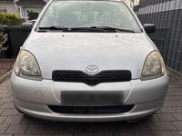 Gebraucht Toyota Yaris 68 PS (50 kW) 2001 Silber Kleinwagen