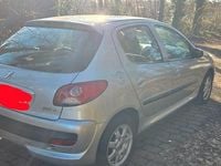 Gebraucht Peugeot 206+ 68 PS (50 kW) 2009 Silber Kleinwagen