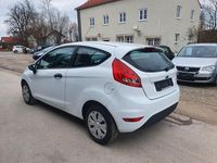 Gebraucht Ford Fiesta Ambiente 60 PS (44 kW) 2012 Weiß Kleinwagen