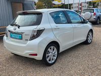 Gebraucht Toyota Yaris Hybrid 102 PS (75 kW) 2013 Weiß Kleinwagen