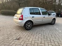 Gebraucht Renault Clio II 75 PS (55 kW) 2004 Grau Kleinwagen