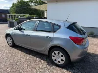 Gebraucht Opel Astra Edition 101 PS (74 kW) 2011 Silber Limousine