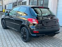Gebraucht Peugeot 206+ 75 PS (55 kW) 2010 Schwarz Kleinwagen