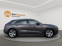 Gebraucht Audi Q8 Ambiente 381 PS (280 kW) 2022 Samuraigrau SUV