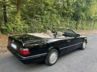 Gebraucht Mercedes E220 149 PS (109 kW) 1995 Schwarz Cabrio