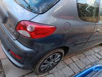 Gebraucht Peugeot 206+ 60 PS (44 kW) 2010 Grau Kleinwagen