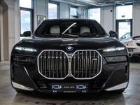 Gebraucht BMW 750e 489 PS (359 kW) 2024 Weiß Limousine