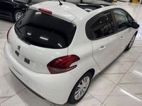 Gebraucht Peugeot 208 Style 83 PS (61 kW) 2018 Weiß Kleinwagen
