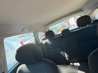 Usata Ford Focus 100 CV (73 kW) 2004 Blu Utilitaria