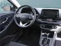 Gebraucht Hyundai i30 120 PS (88 kW) 2021 Weiß Kleinwagen