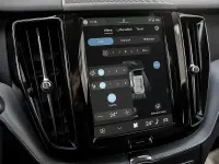 Używany Volvo XC60 197 KM (144 kW) 2024 Szary SUV