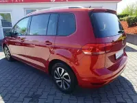 Gebraucht VW Touran Active 150 PS (110 kW) 2023 Rot Van / Kleinbus