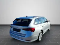 Gebraucht Skoda Octavia Ambition 150 PS (110 kW) 2023 Brillantsilber metallic (metallic) Limousine