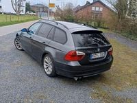 Gebraucht BMW 318 143 PS (105 kW) 2007 Grau Kombi