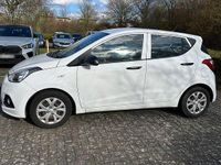 Gebraucht Hyundai i10 67 PS (49 kW) 2016 Weiß Kleinwagen