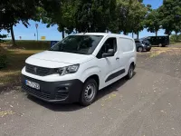 Gebraucht Peugeot Partner 131 PS (96 kW) 2019 Weiß Van / Kleinbus