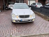 Gebraucht Mercedes E270 Avantgarde 177 PS (130 kW) 2002 Silber Limousine