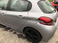 Gebraucht Peugeot 208 Active 83 PS (61 kW) 2019 Grau Kleinwagen