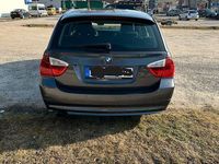 Gebraucht BMW 320 170 PS (125 kW) 2008 Schwarz Kombi