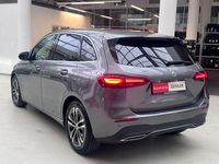 Gebraucht Mercedes B200 163 PS (119 kW) 2023 Mountaingrau Van / Kleinbus