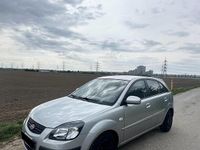 Gebraucht Kia Rio 97 PS (71 kW) 2011 Silber Kleinwagen