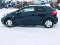 Gebraucht Kia Rio 109 PS (80 kW) 2014 Blau Limousine