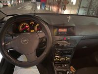 Second-hand Opel Astra 105 CP (77 kW) 2005 Gri Hatchback