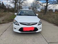 Gebraucht Hyundai i30 109 PS (80 kW) 2011 Weiß Kleinwagen