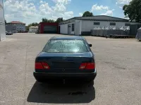 Gebraucht Mercedes E240 170 PS (125 kW) 1998 Blau Limousine
