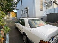 Gebraucht Mercedes E230 132 PS (97 kW) 1988 Weiß Limousine