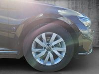 Gebraucht VW Passat Elegance 200 PS (147 kW) 2023 Grau Kombi