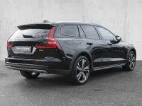 Gebraucht Volvo V60 CC Plus 197 PS (144 kW) 2023 Schwarz Kombi