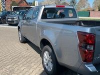Neu Isuzu D-Max 163 PS (119 kW) 2026 Silber Pickup