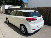 Gebraucht Hyundai i20 75 PS (55 kW) 2017 Weiß Kleinwagen
