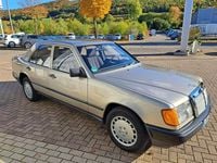 Gebraucht Mercedes E230 132 PS (97 kW) 1986 Bronze Limousine