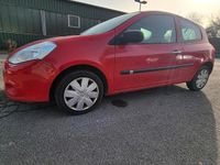 Gebraucht Renault Clio III 75 PS (55 kW) 2009 Rot Kleinwagen