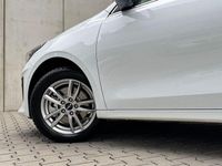Gebraucht Kia Ceed Spirit 136 PS (100 kW) 2021 Weiß Kleinwagen