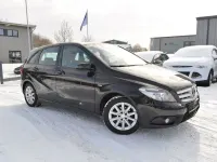 Gebraucht Mercedes B180 122 PS (89 kW) 2012 Schwarz Kleinwagen