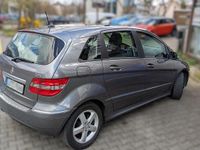 Gebraucht Mercedes B180 109 PS (80 kW) 2011 Grau Van / Kleinbus