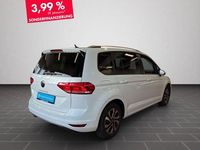 Gebraucht VW Touran Active 150 PS (110 kW) 2023 Pure white Van / Kleinbus