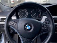 Gebraucht BMW 320 184 PS (135 kW) 2011 Kombi