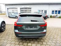 Gebraucht Volvo V60 Plus 197 PS (144 kW) 2025 Forest lake / metallic Kombi