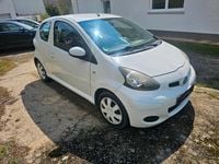 Gebraucht Toyota Aygo 68 PS (50 kW) 2012 Weiß Kleinwagen