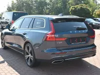 Gebraucht Volvo V60 Inscription 341 PS (250 kW) 2022 Denim blue / metallic Kombi