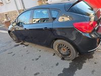 Gebraucht Opel Astra Edition 136 PS (100 kW) 2014 Schwarz Limousine