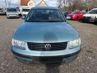 Gebraucht VW Passat 101 PS (74 kW) 1998 Blau Limousine