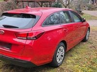 Gebraucht Hyundai i30 120 PS (88 kW) 2019 Rot Kombi